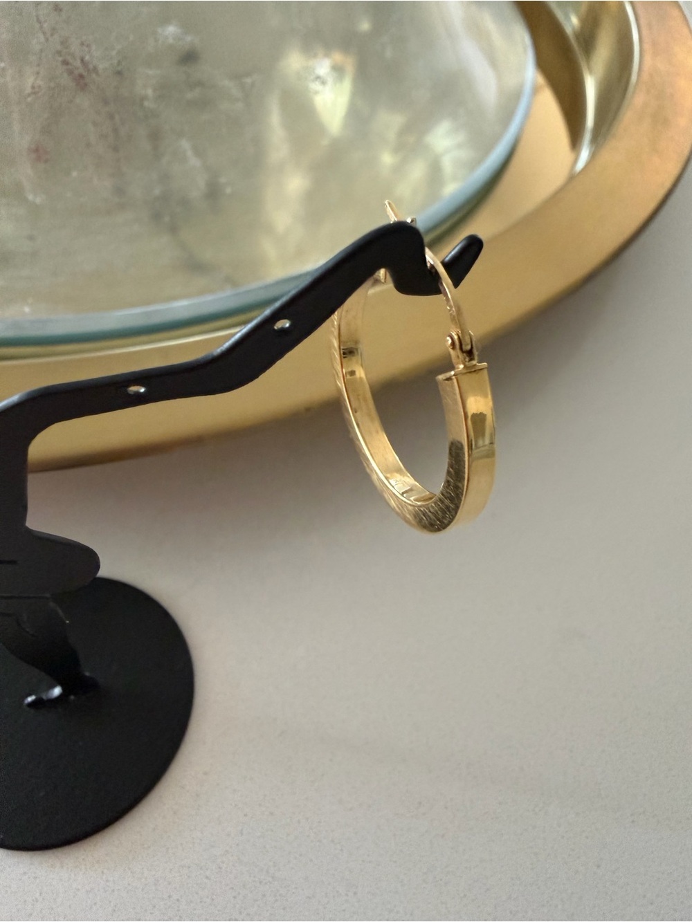 18kt 1” hoop Earrings - Picture 6 of 7